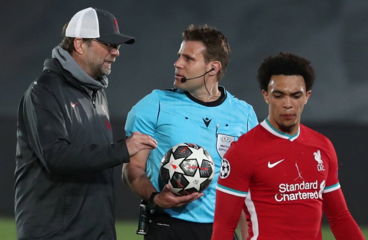 半场战报：萨索洛1-1比萨，马蒂奇建功，恩佐拉点射