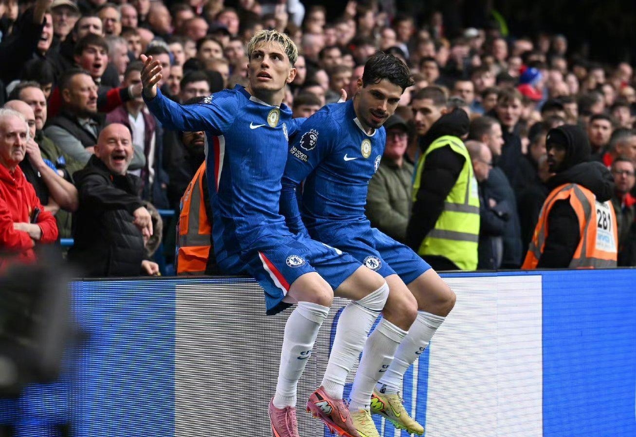 追梦将比肩库里，成为唯二代表勇士出战900场常规赛的球员