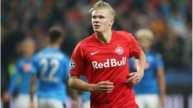 如何提升足球场上的无球跑动？（球场无球跑动提升指南）