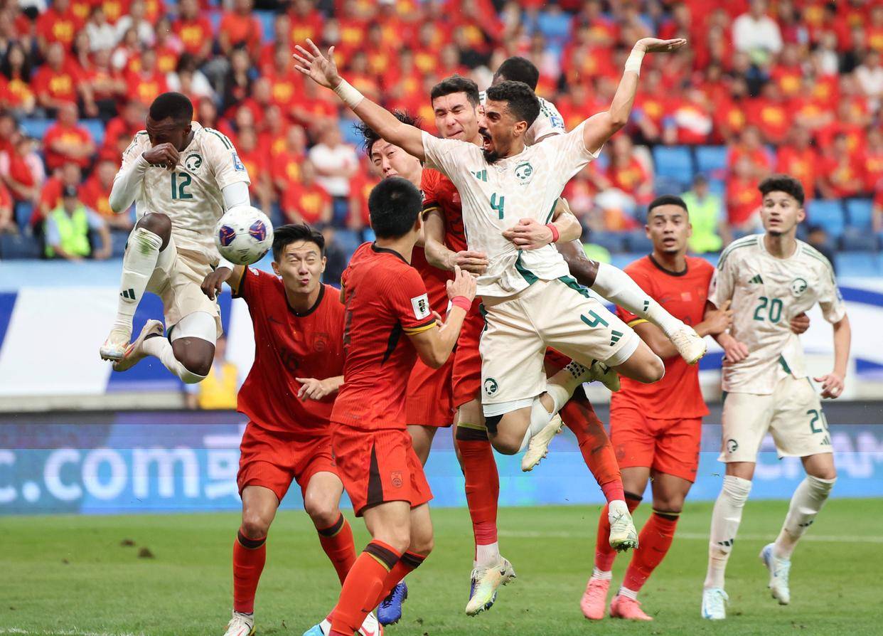 明天独行侠主场迎战活塞 安东尼·戴维斯因小腿伤势出战成疑（明日独行侠坐镇主场迎战活塞，安东尼·戴维斯因小腿伤势出场成疑）