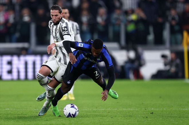 领取巴萨队史最受喜爱球员奖，梅西：巴塞罗那是我的家