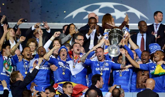 津门虎以1亿投资逆袭联赛前六，培养出三名国脚新星，展现草根逆袭与青训潜力。