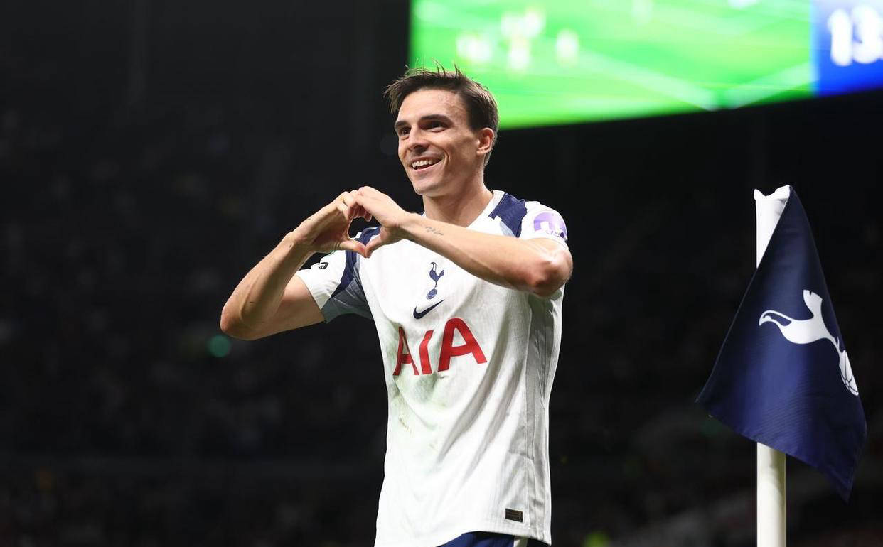 失误略多！小凯文·波特半场4中2得5分1板6助1断4失误 正负值-16（小凯文·波特半场表现起伏：4投2中5分1板6助1断，4失误，正负值-16）