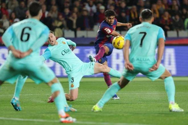 首节杜兰特＆小史密斯均取11分，两人命中率均超8成（杜兰特与小史密斯首节各拿11分，投篮命中率双双超八成）